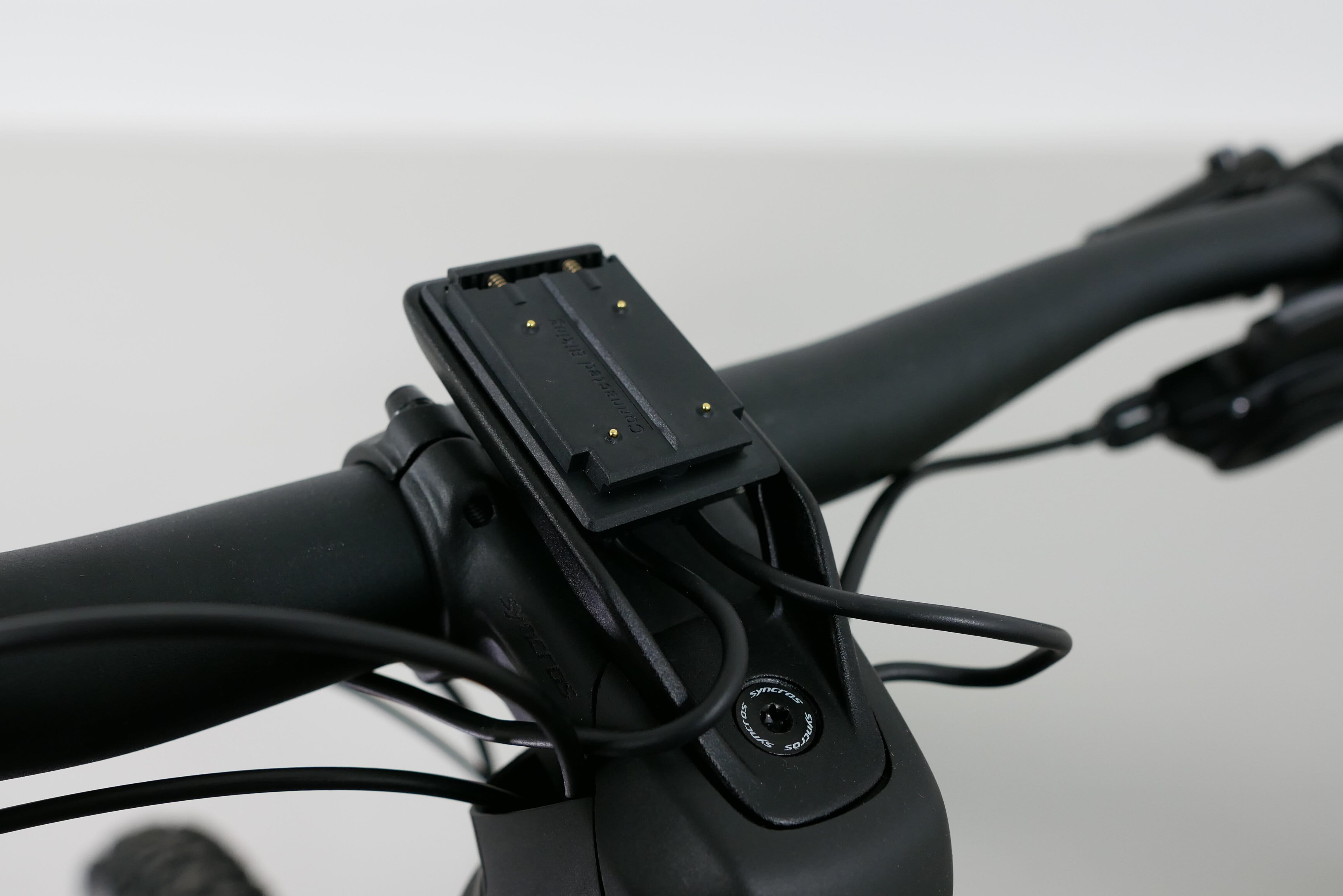 Bosch Kiox300 Ahead-Mount Display Holder Action