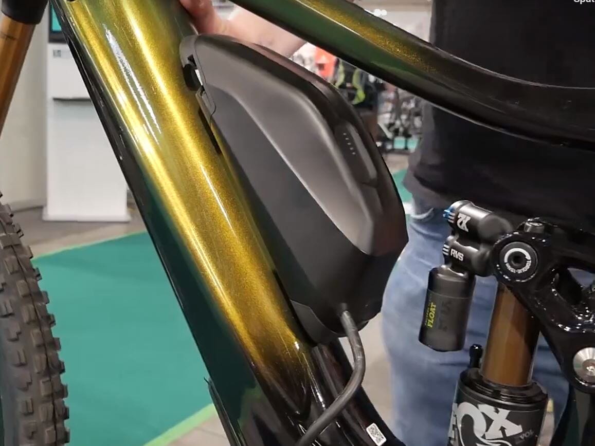 Giant EnergyPak Plus Range Extender charging-socket