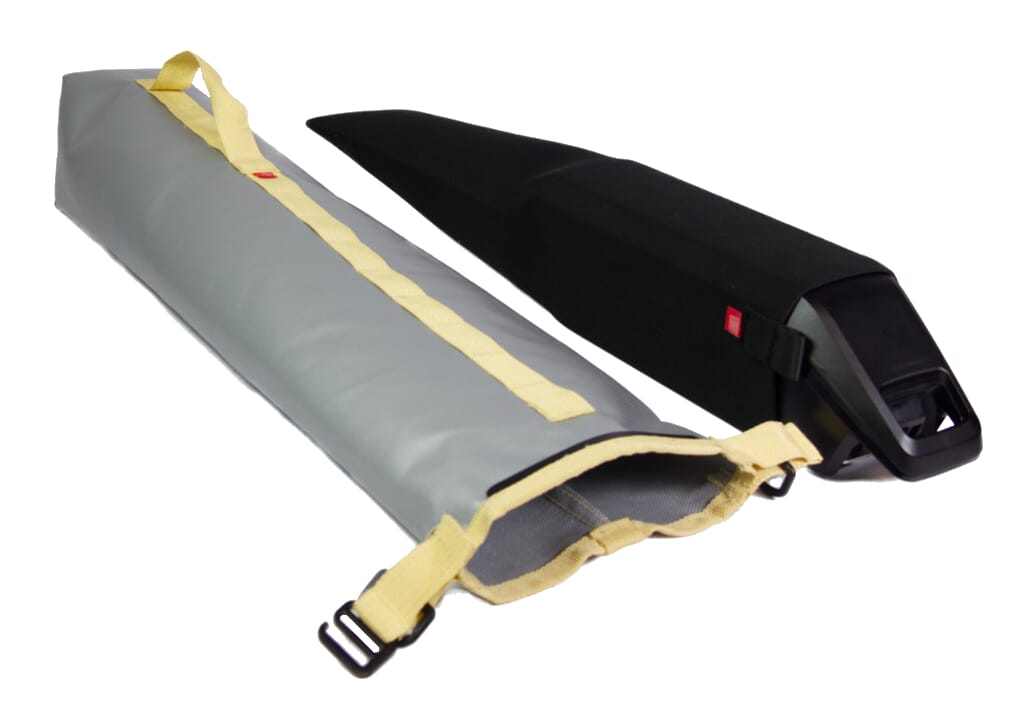FAHRER Fire-retardant battery protection bag Front view with battery