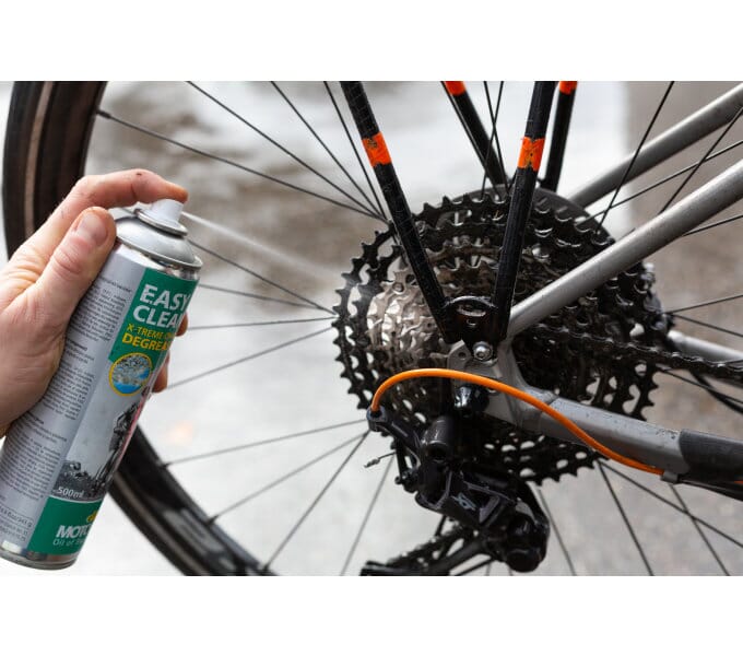 Motorex Easy Clean Ketten- und Teilreiniger im Einsatz 3