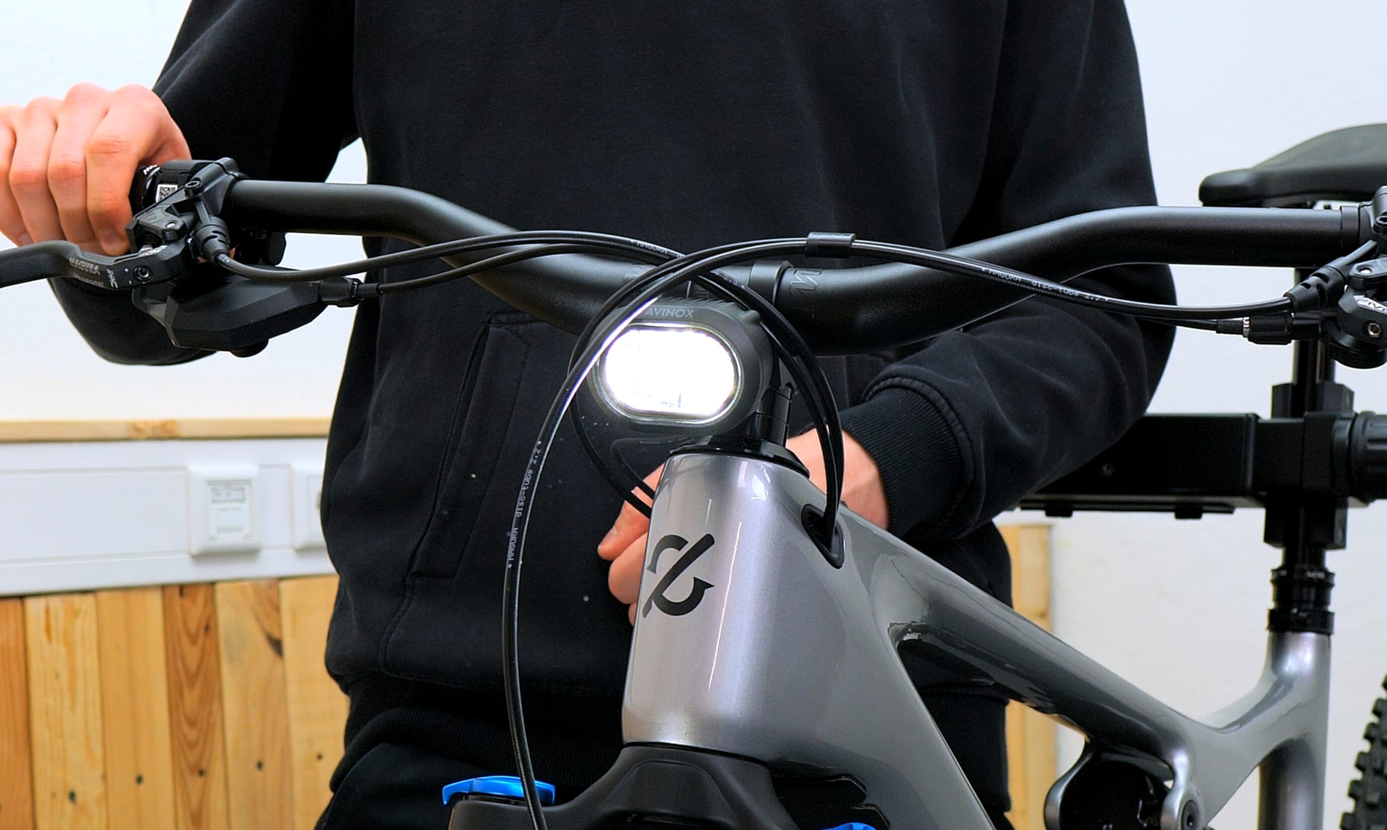 DJI Avinox e-bike headlight - stem mounting