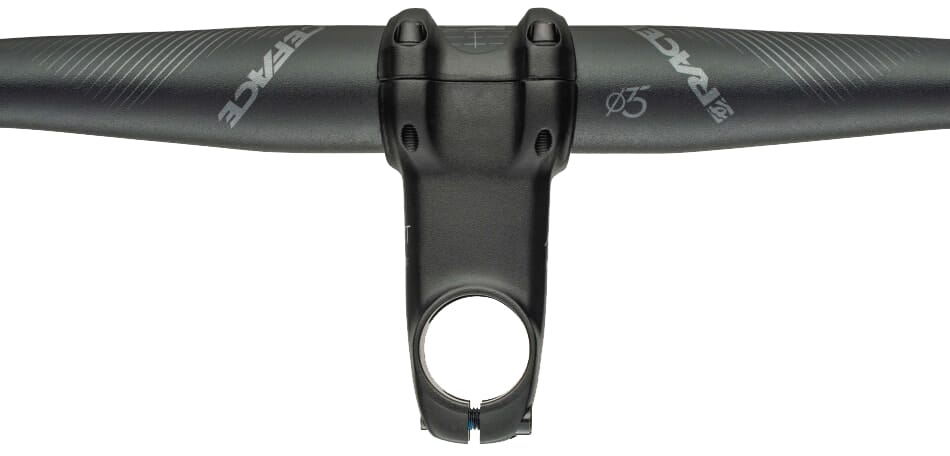 Race Face Aeffect R 35 mounted on the handlebars