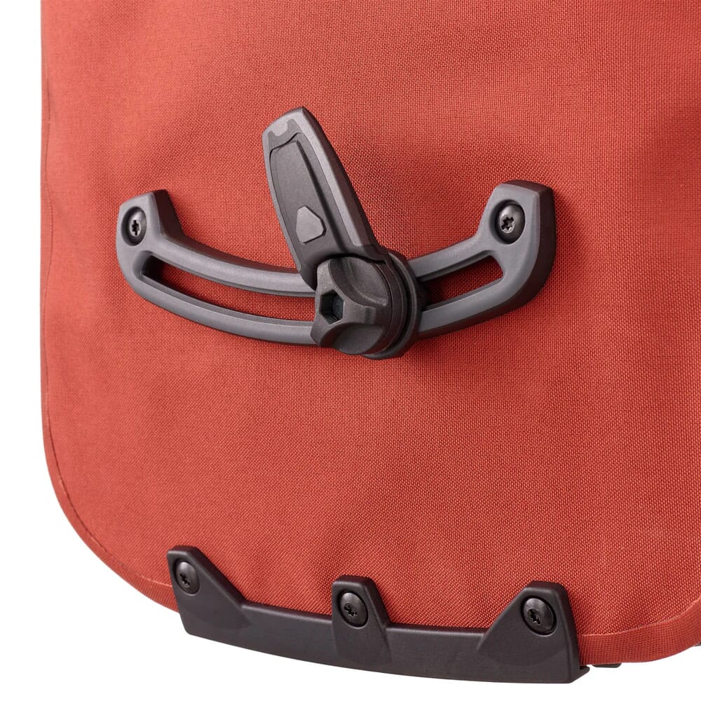 Ortlieb Vario Plus 26 litre - Dark Chili locking hooks