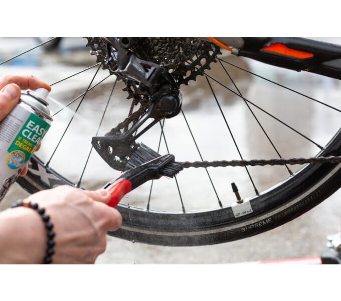 Motorex Easy Clean Ketten- und Teilreiniger im Einsatz 2