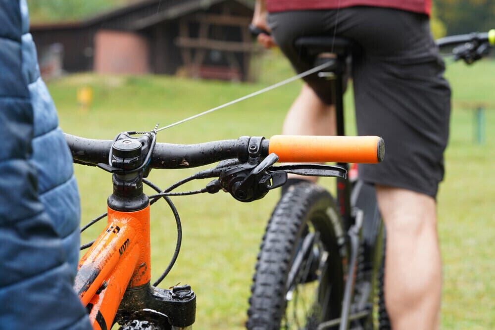 Kommit bicycle & outdoor towing system - handlebar mounting