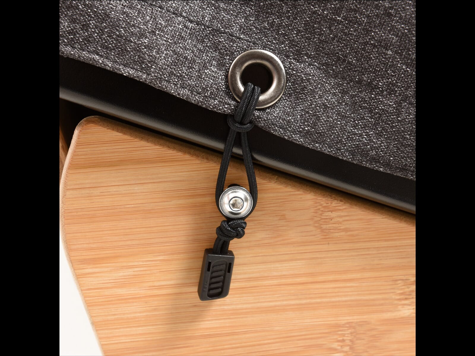 Bergamont Baggage Box Cover in detail