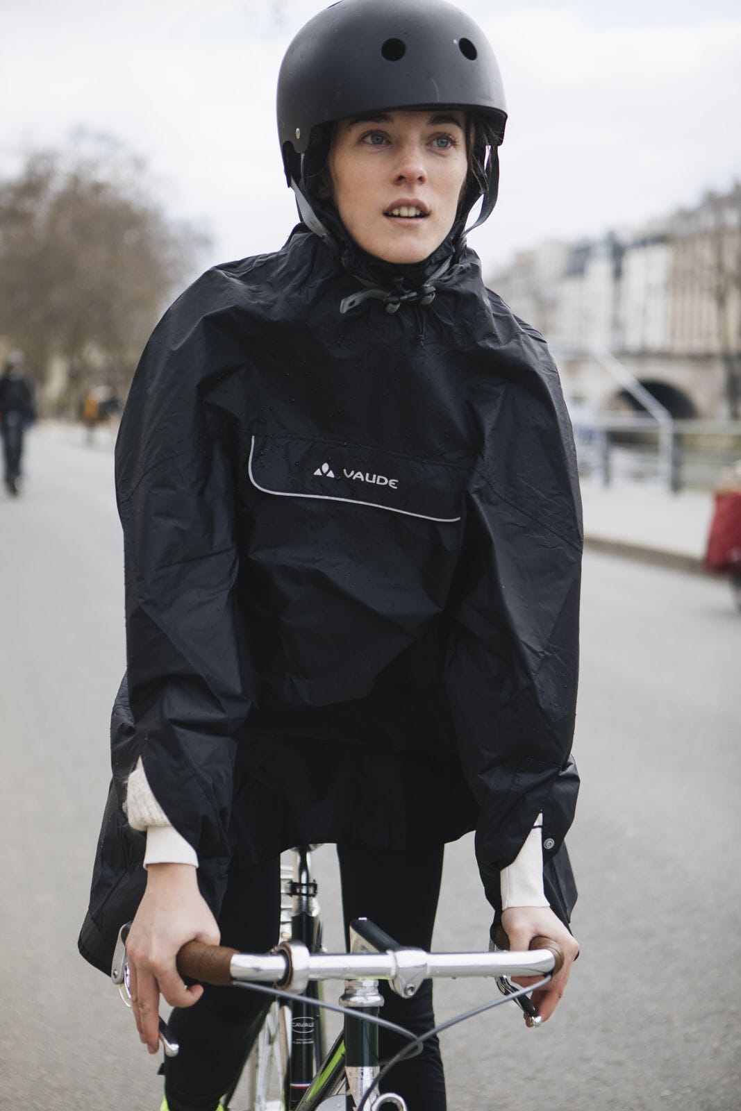 Vaude Valdipino rain Poncho black action