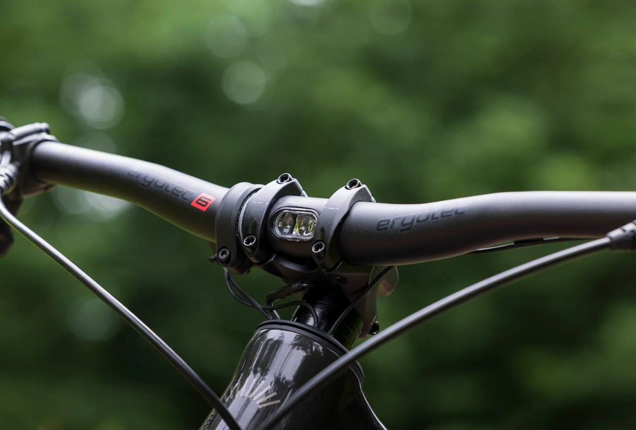 Supernova Starstream Mini Lightbar - Handbar with integrated low beam - Action picture 1