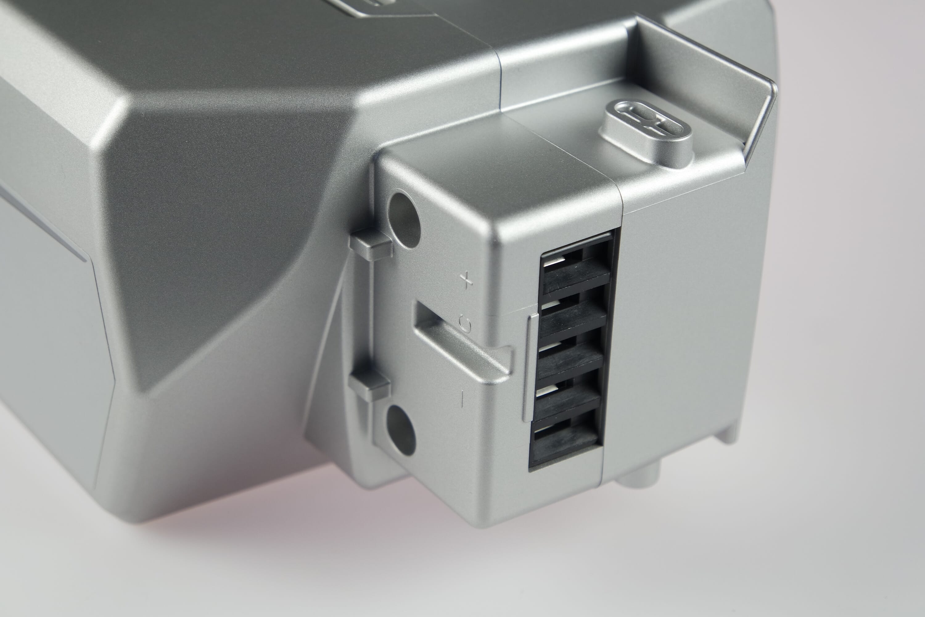 Panasonic Deluxe Battery - 15.4 Ah 36 Volt charging contact