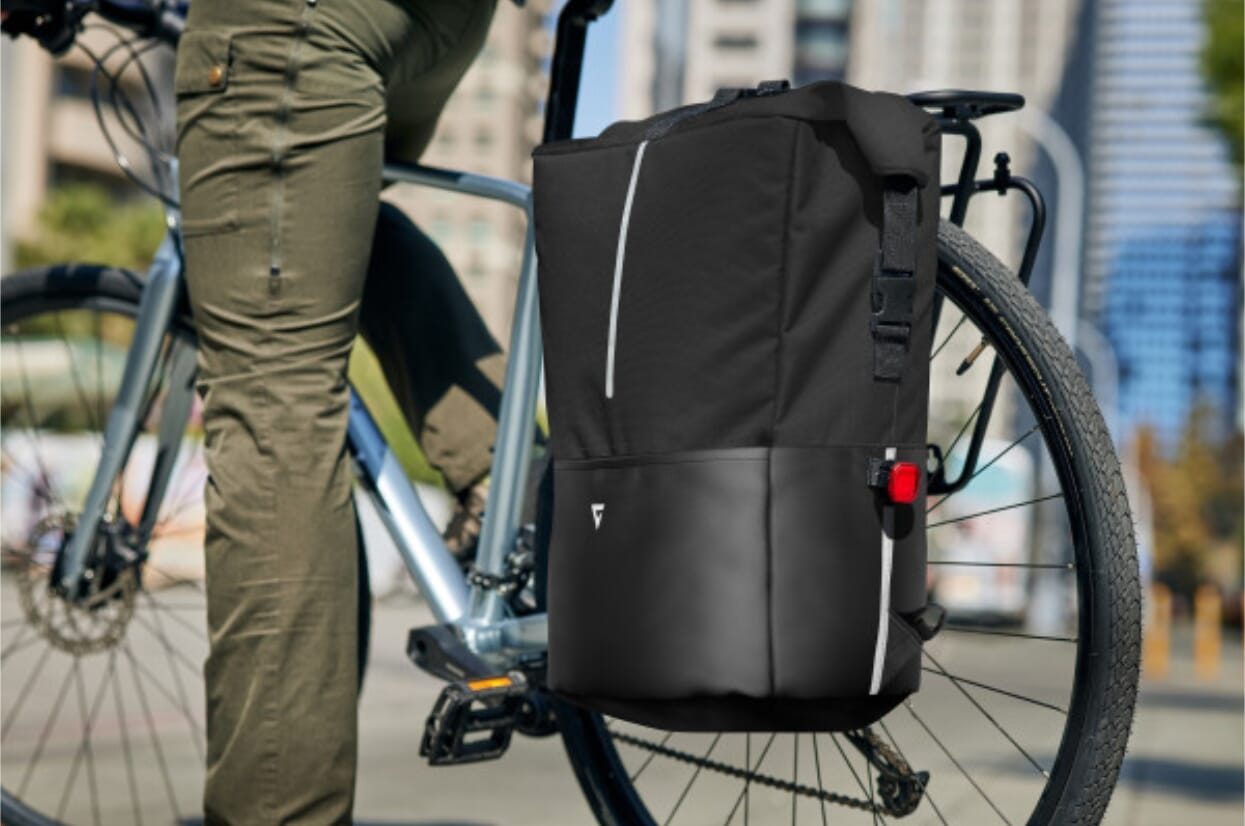 Giant G-2 Versa Transporter Pannier 20L - Action