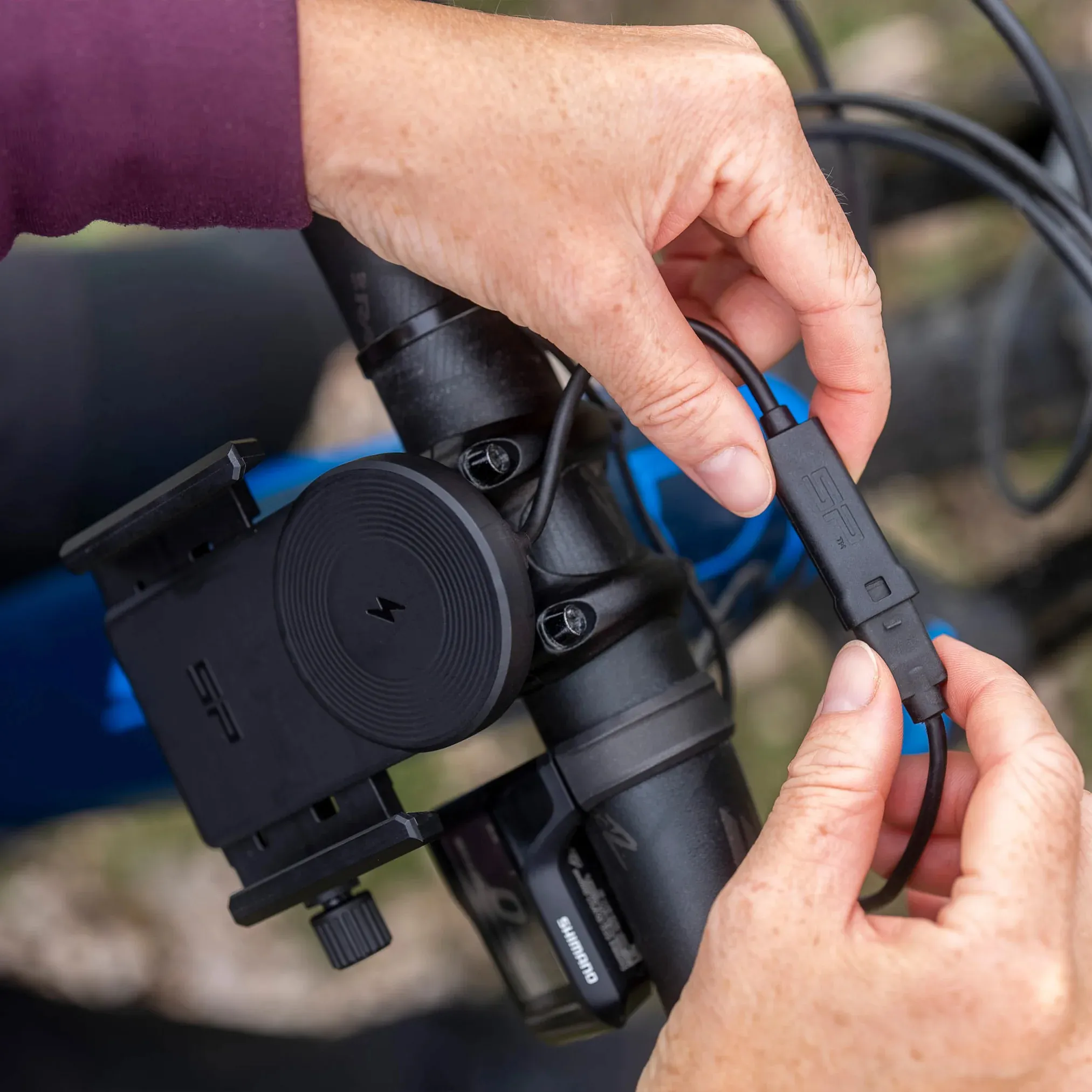 SP Connect PLUS universal holder with charging function 3