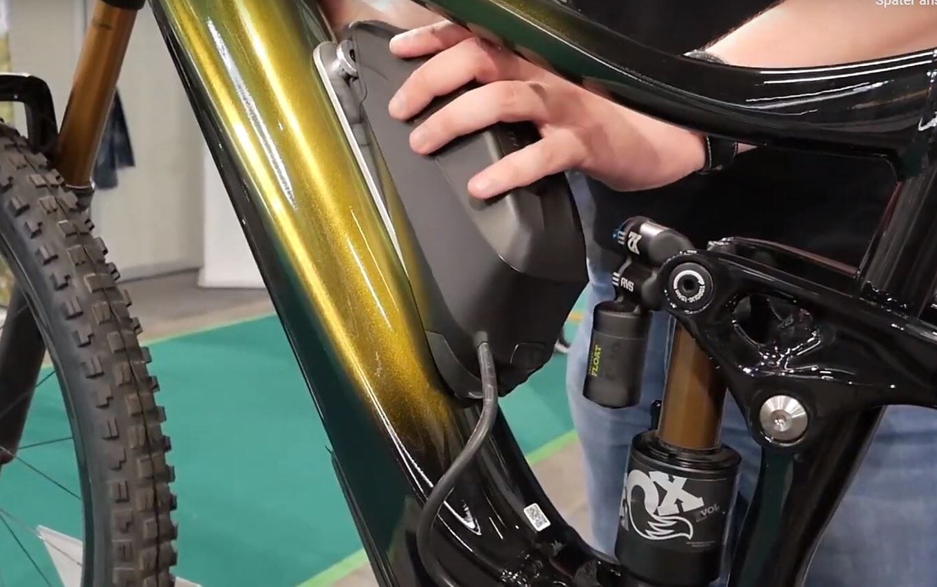 Giant EnergyPak Plus Range Extender with mounting plate