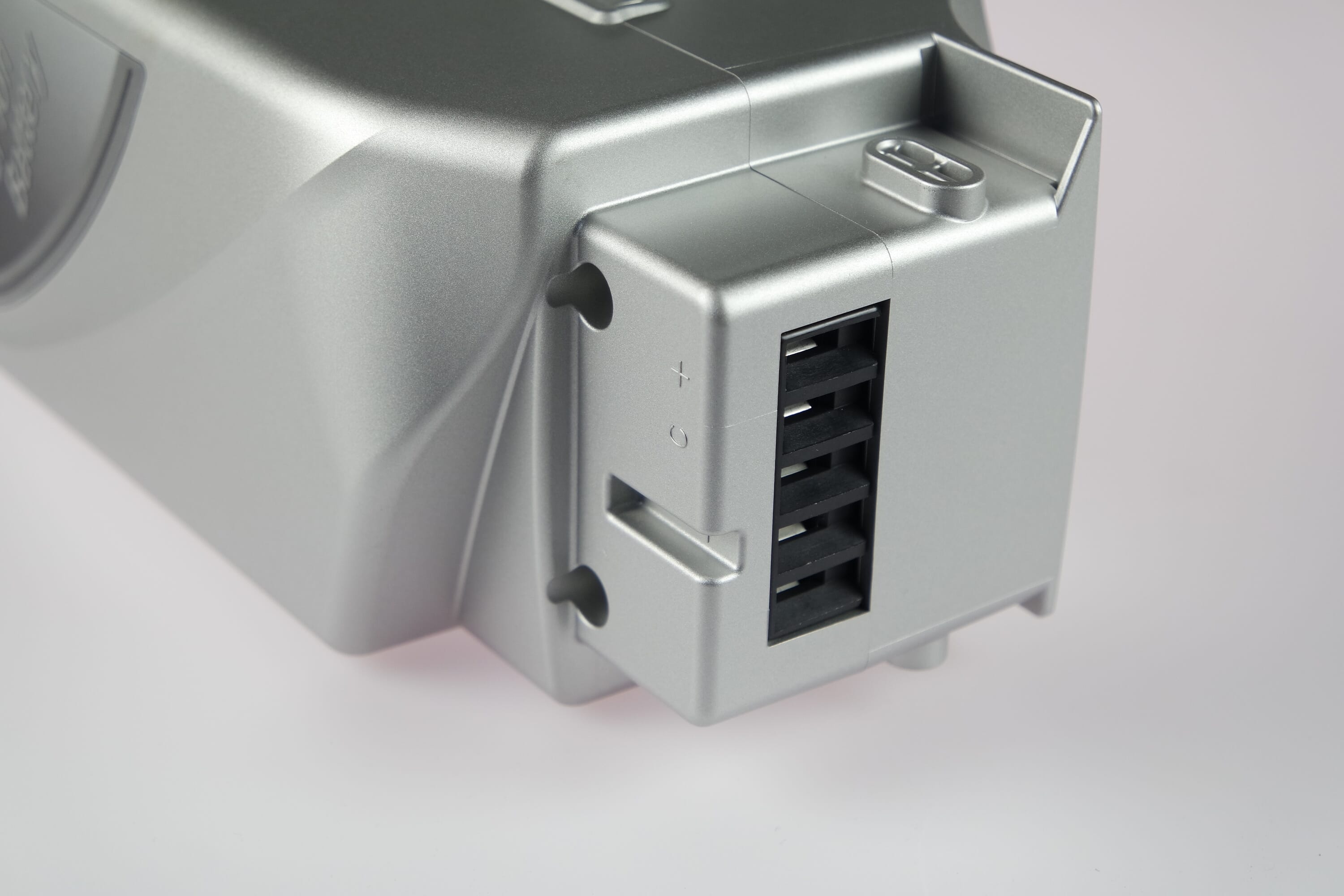 Original Panasonic 26-Volt battery holder with slot at the height of the "-"contact