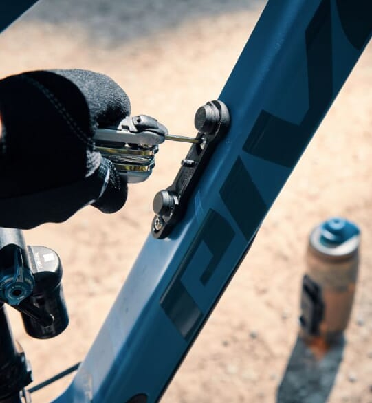 Fidlock Twist Bike Base Holder - Action